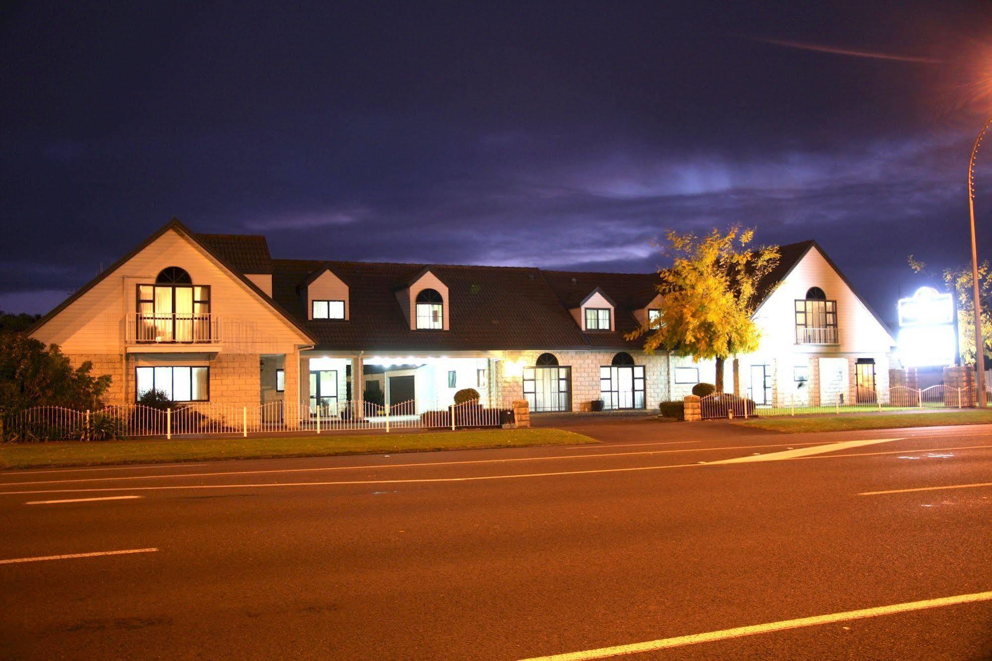 Camelot On Ulster Motel Hamilton Exterior foto